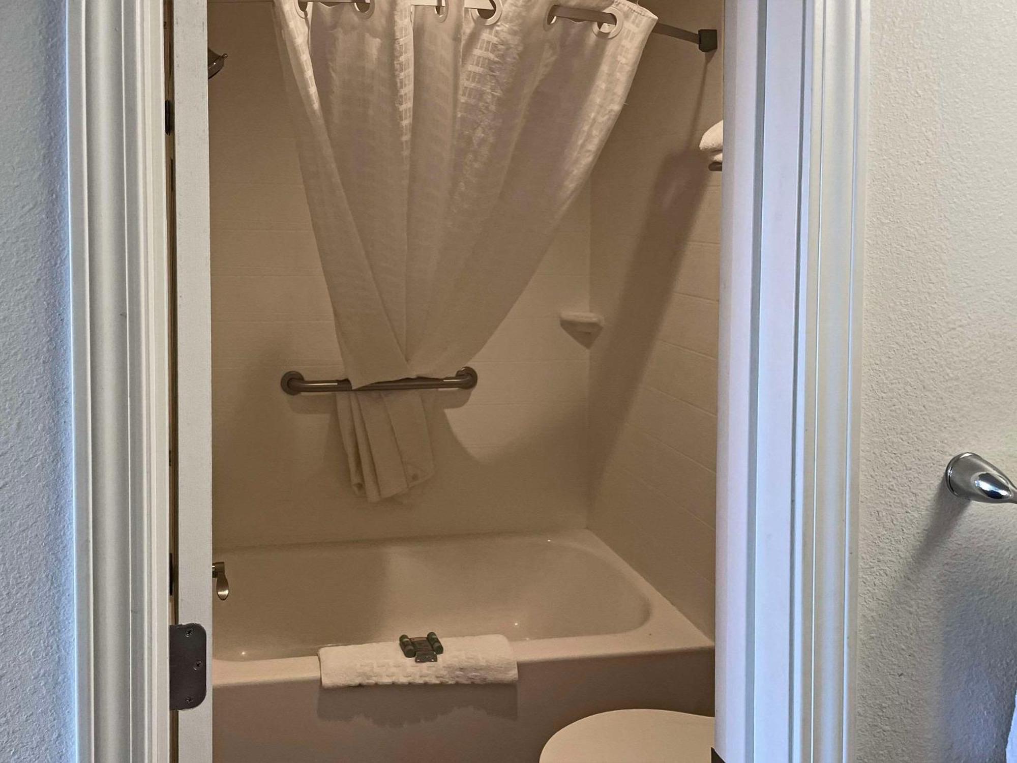Quality Inn Clinton North מראה חיצוני תמונה