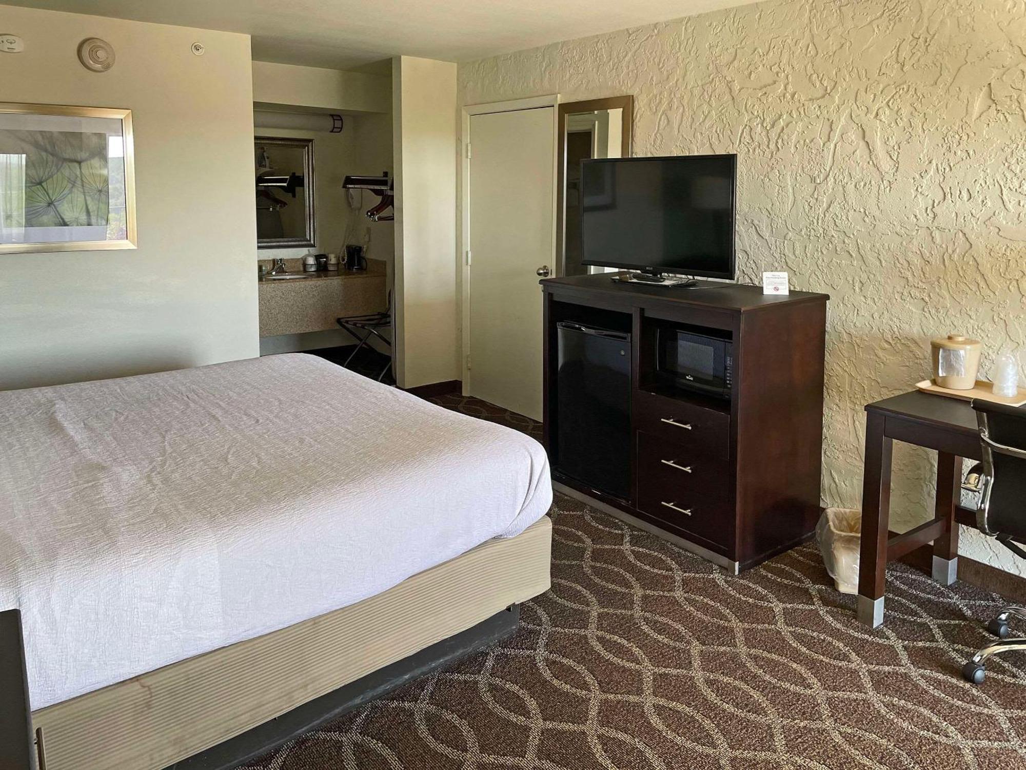 Quality Inn Clinton North מראה חיצוני תמונה