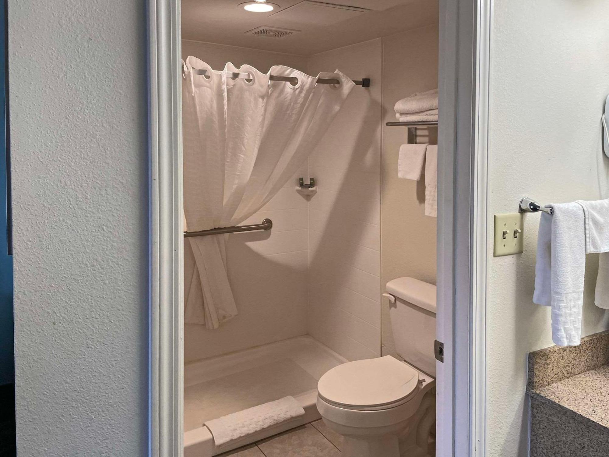 Quality Inn Clinton North מראה חיצוני תמונה