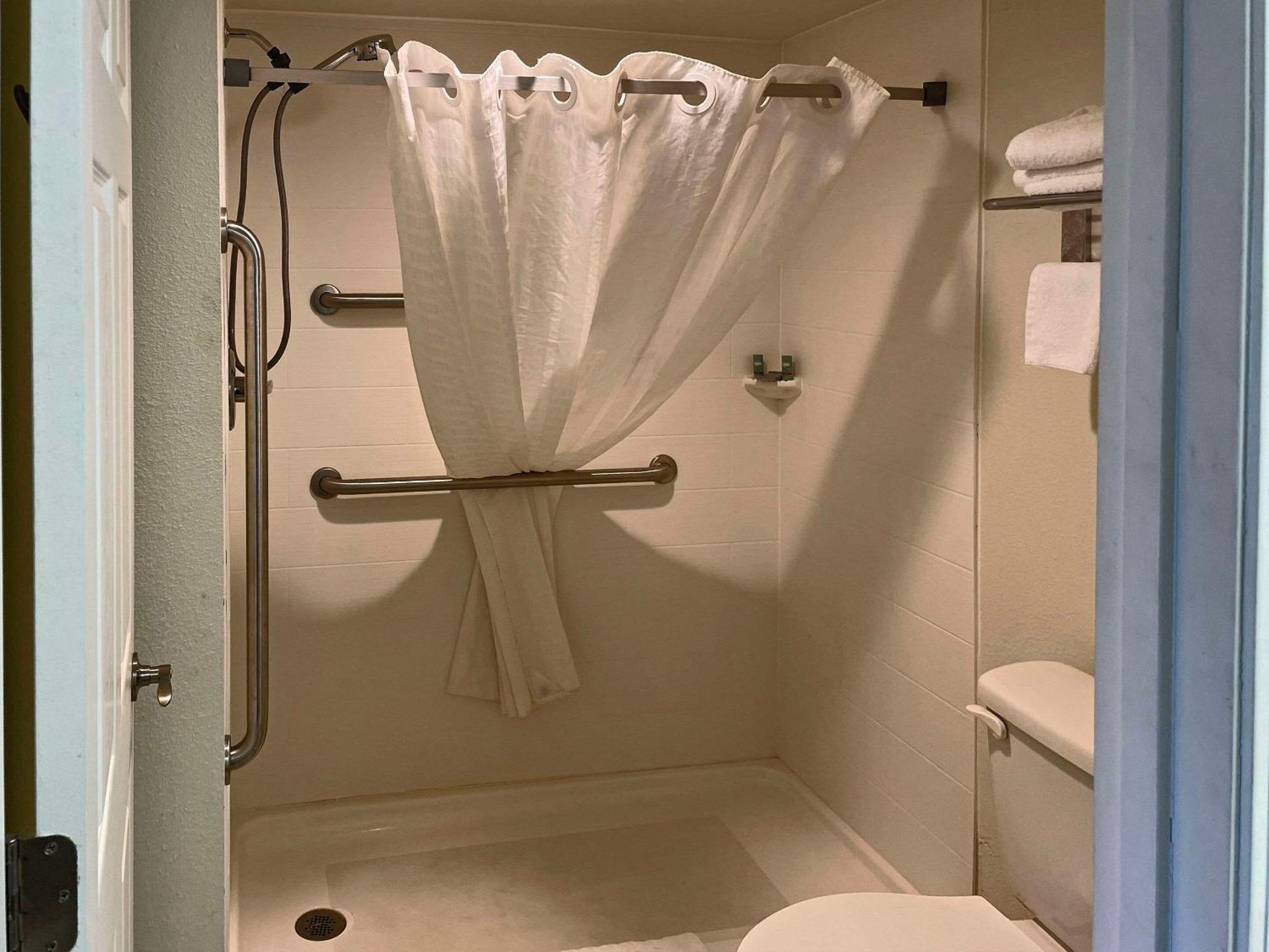 Quality Inn Clinton North מראה חיצוני תמונה