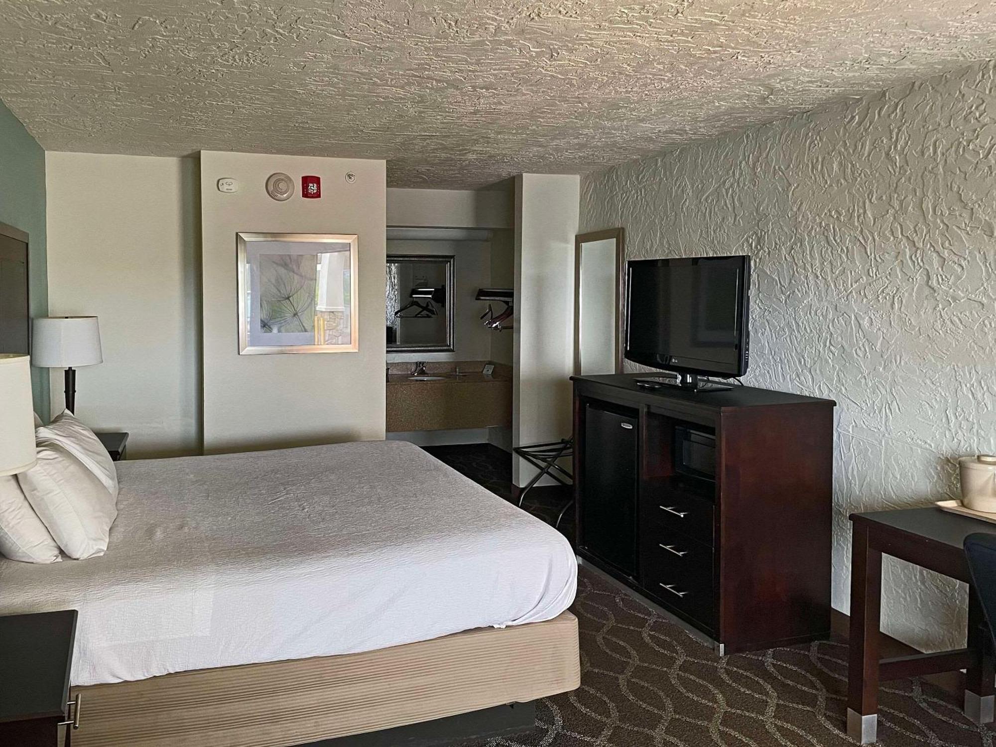 Quality Inn Clinton North מראה חיצוני תמונה