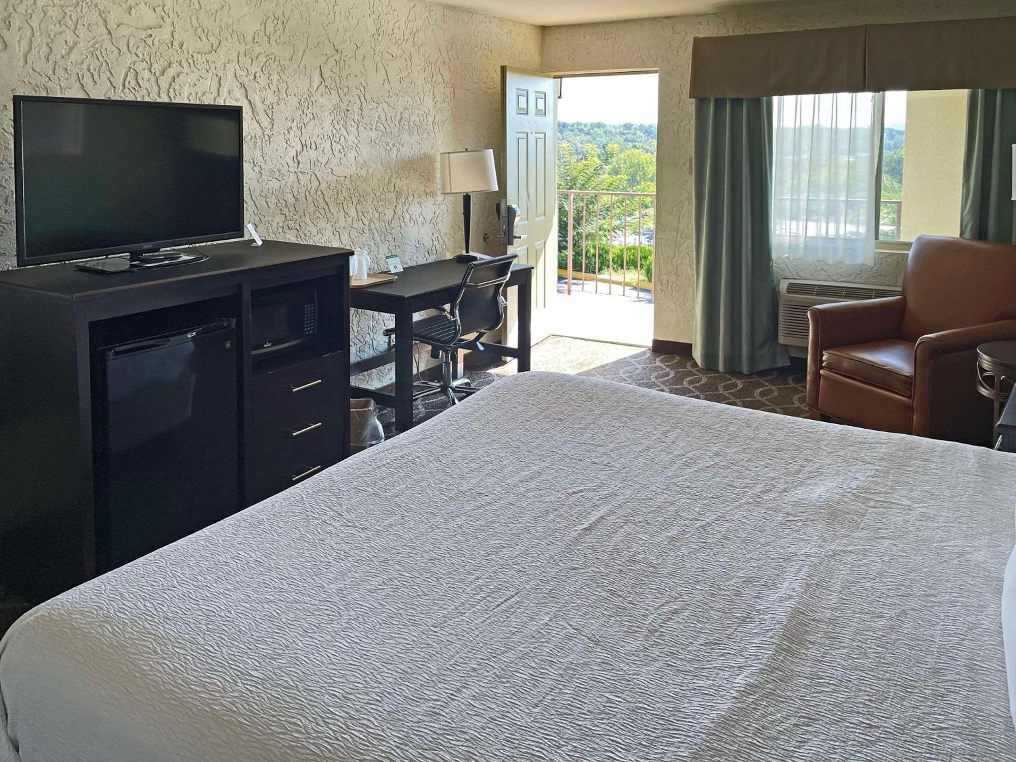 Quality Inn Clinton North מראה חיצוני תמונה