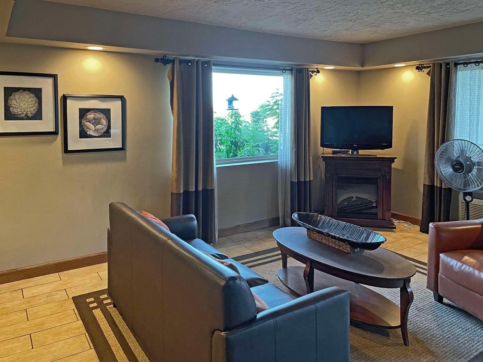 Quality Inn Clinton North מראה חיצוני תמונה