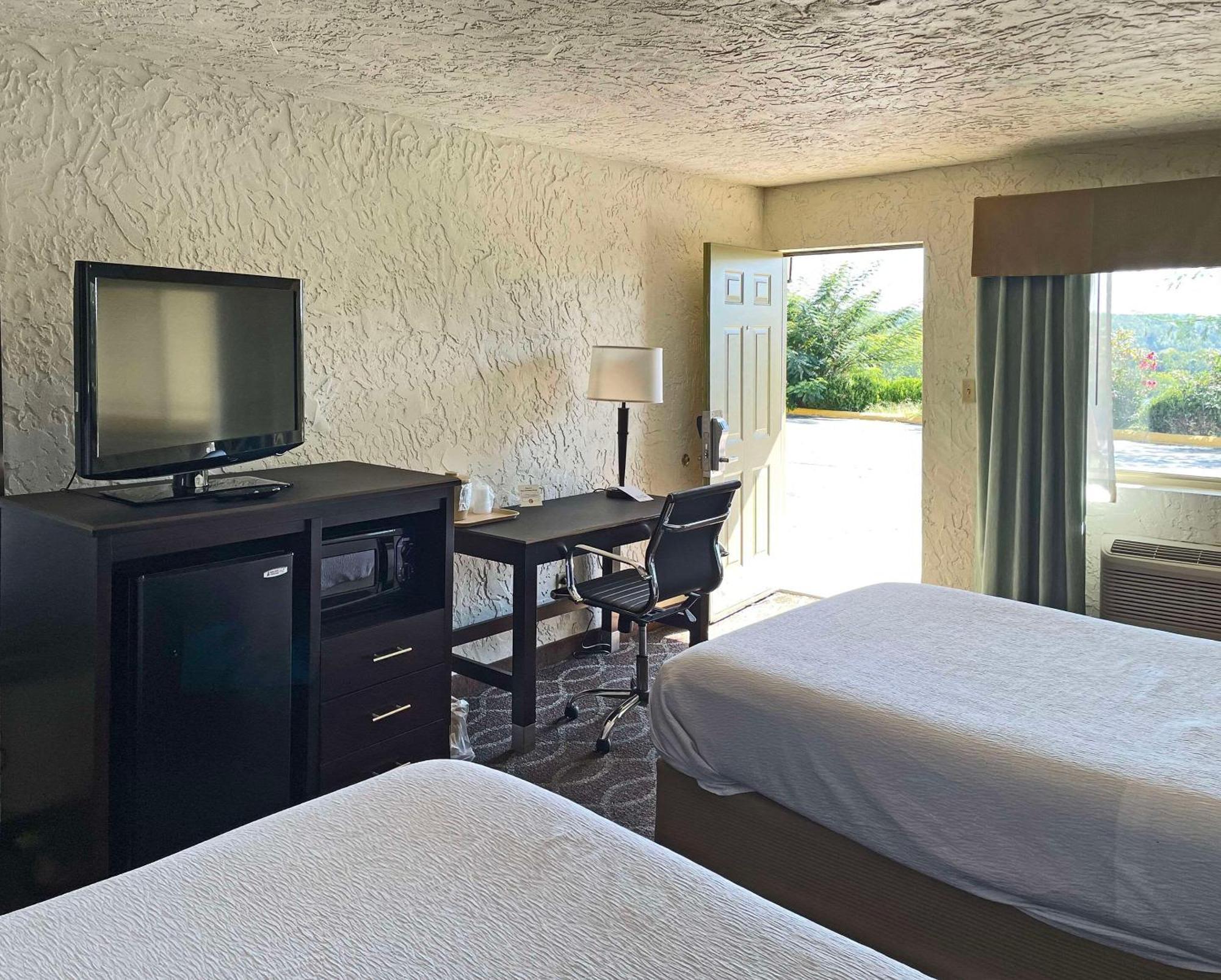 Quality Inn Clinton North מראה חיצוני תמונה