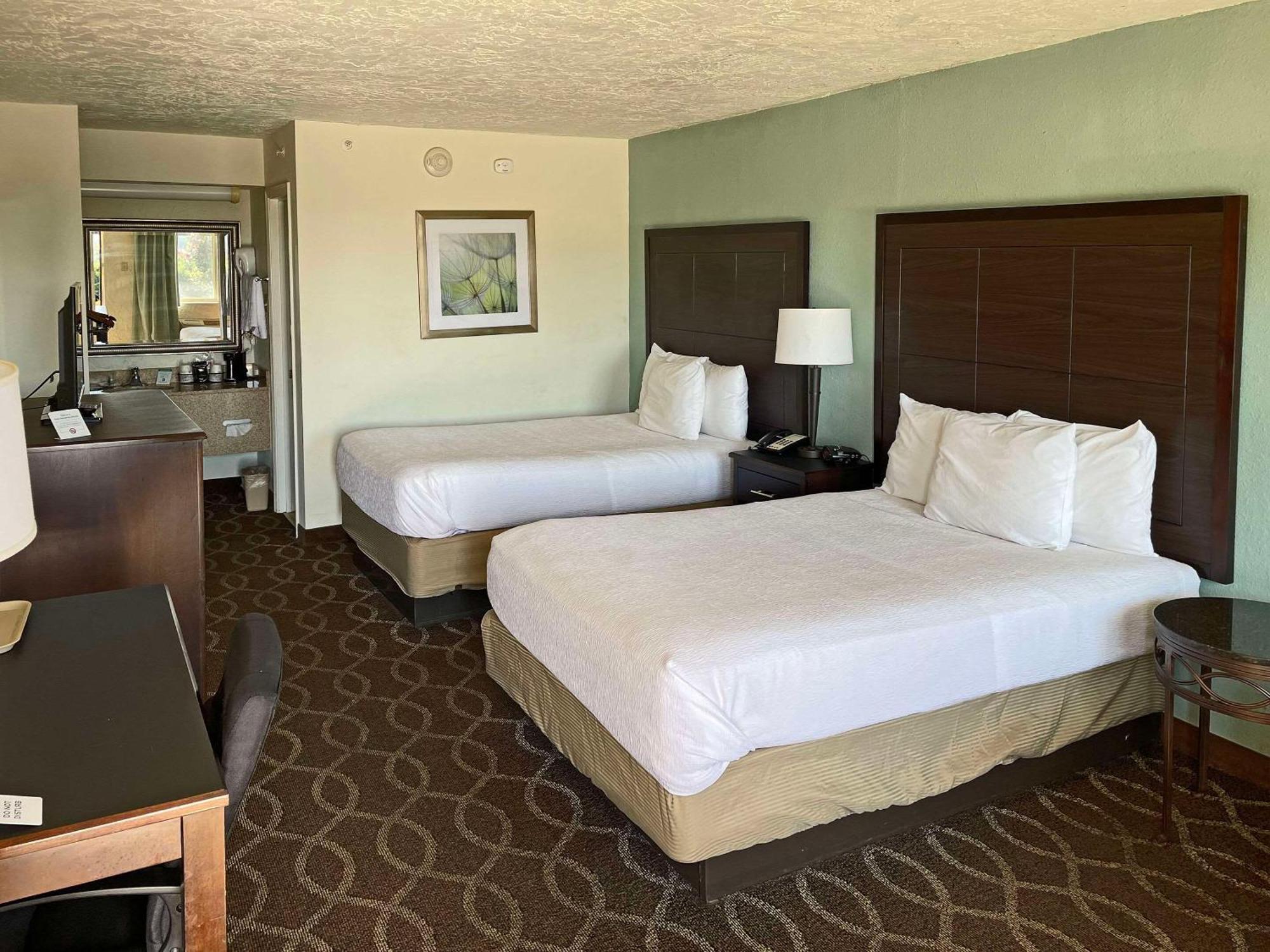 Quality Inn Clinton North מראה חיצוני תמונה