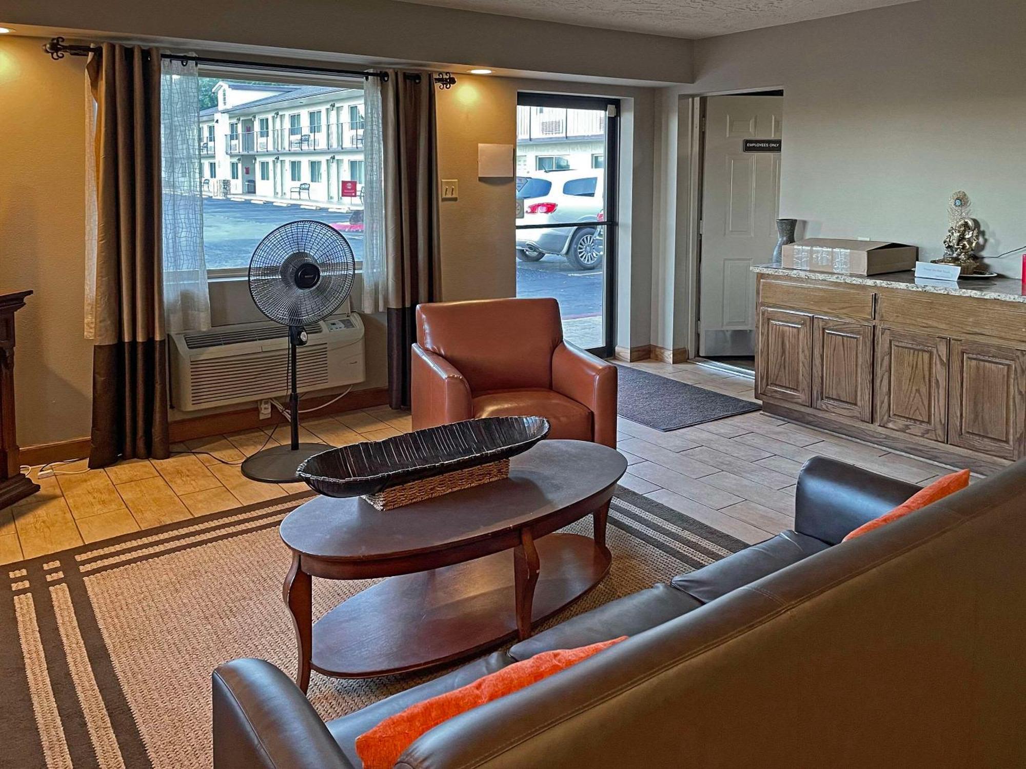Quality Inn Clinton North מראה חיצוני תמונה