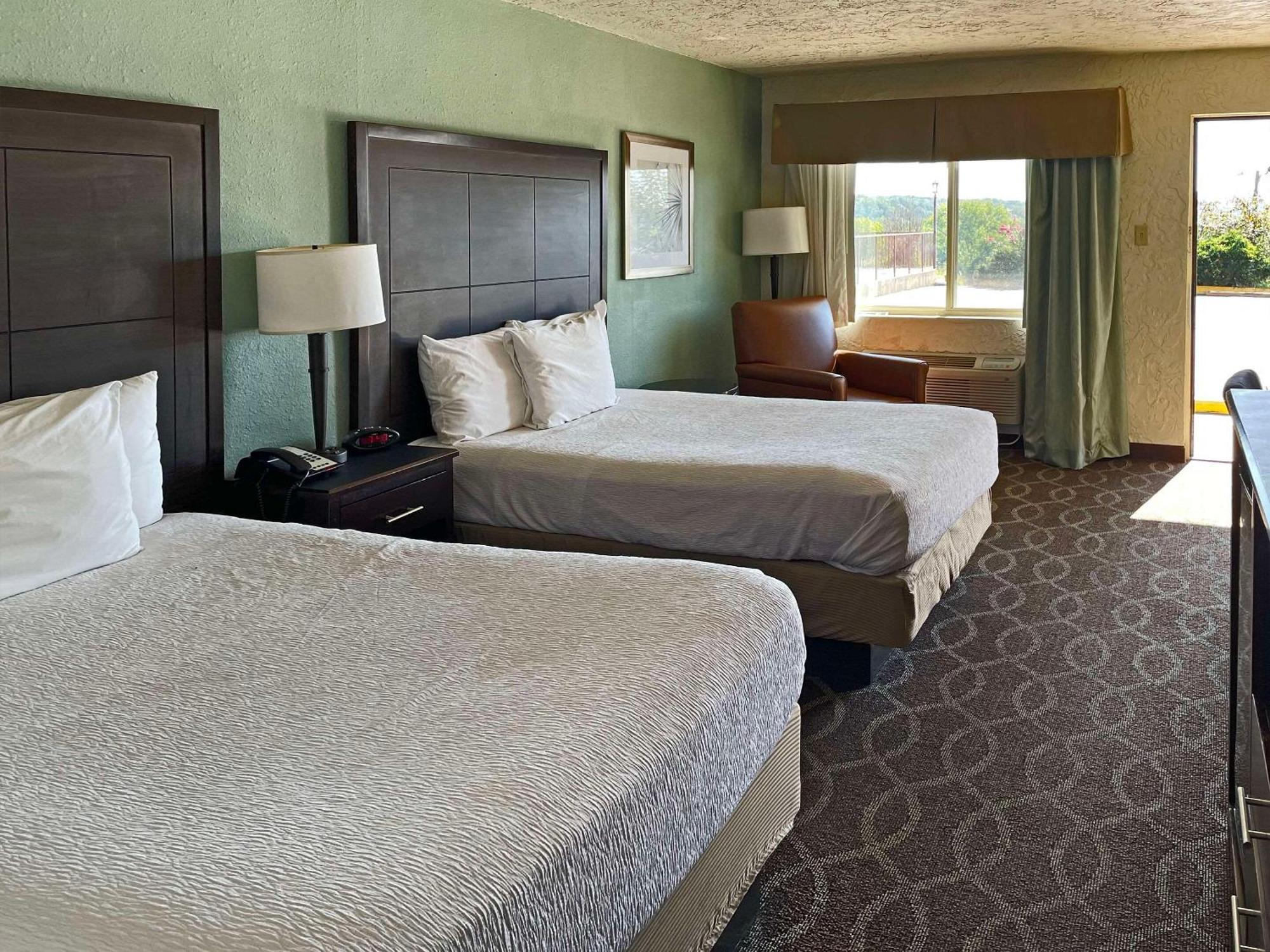 Quality Inn Clinton North מראה חיצוני תמונה