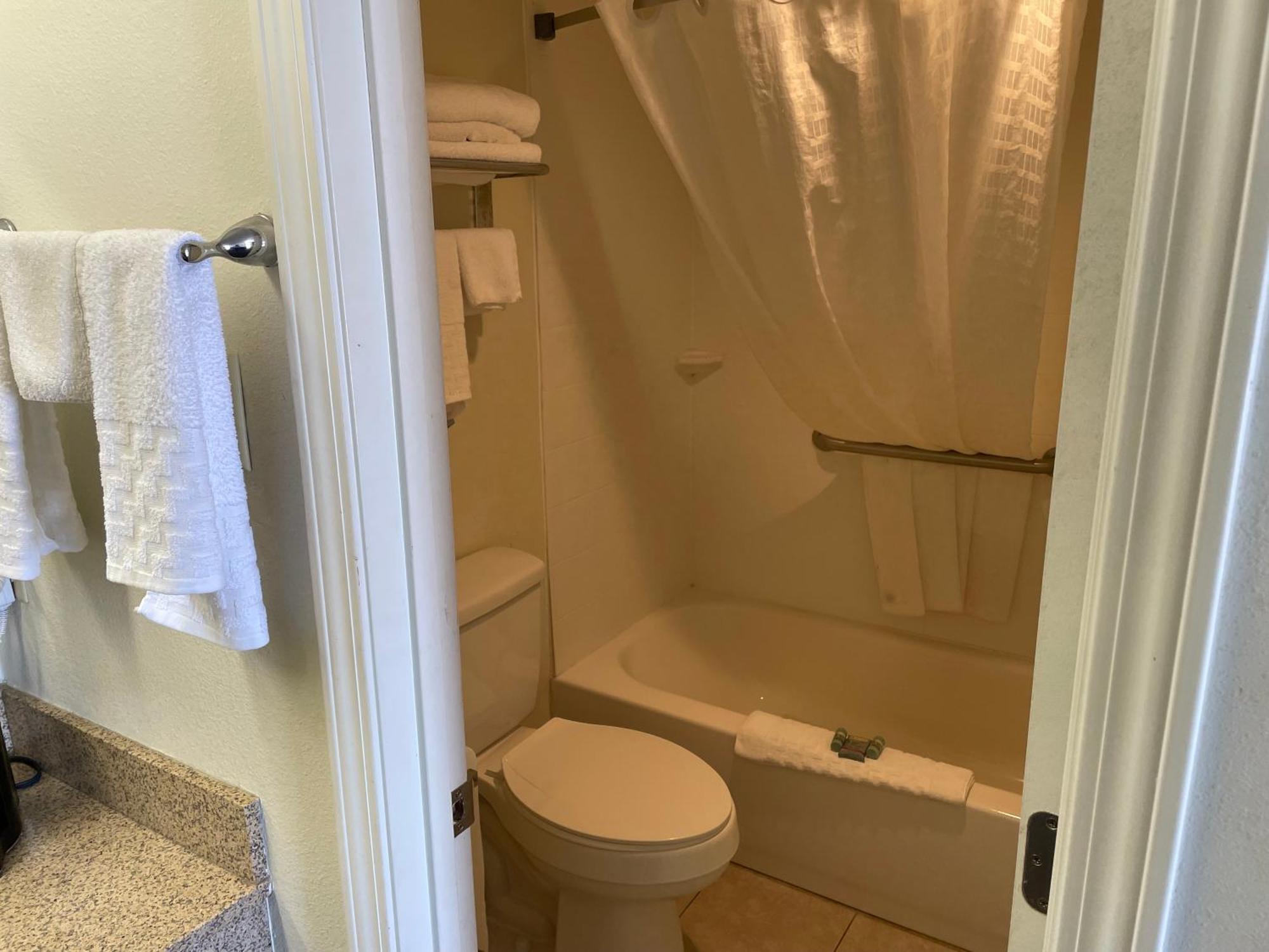 Quality Inn Clinton North מראה חיצוני תמונה