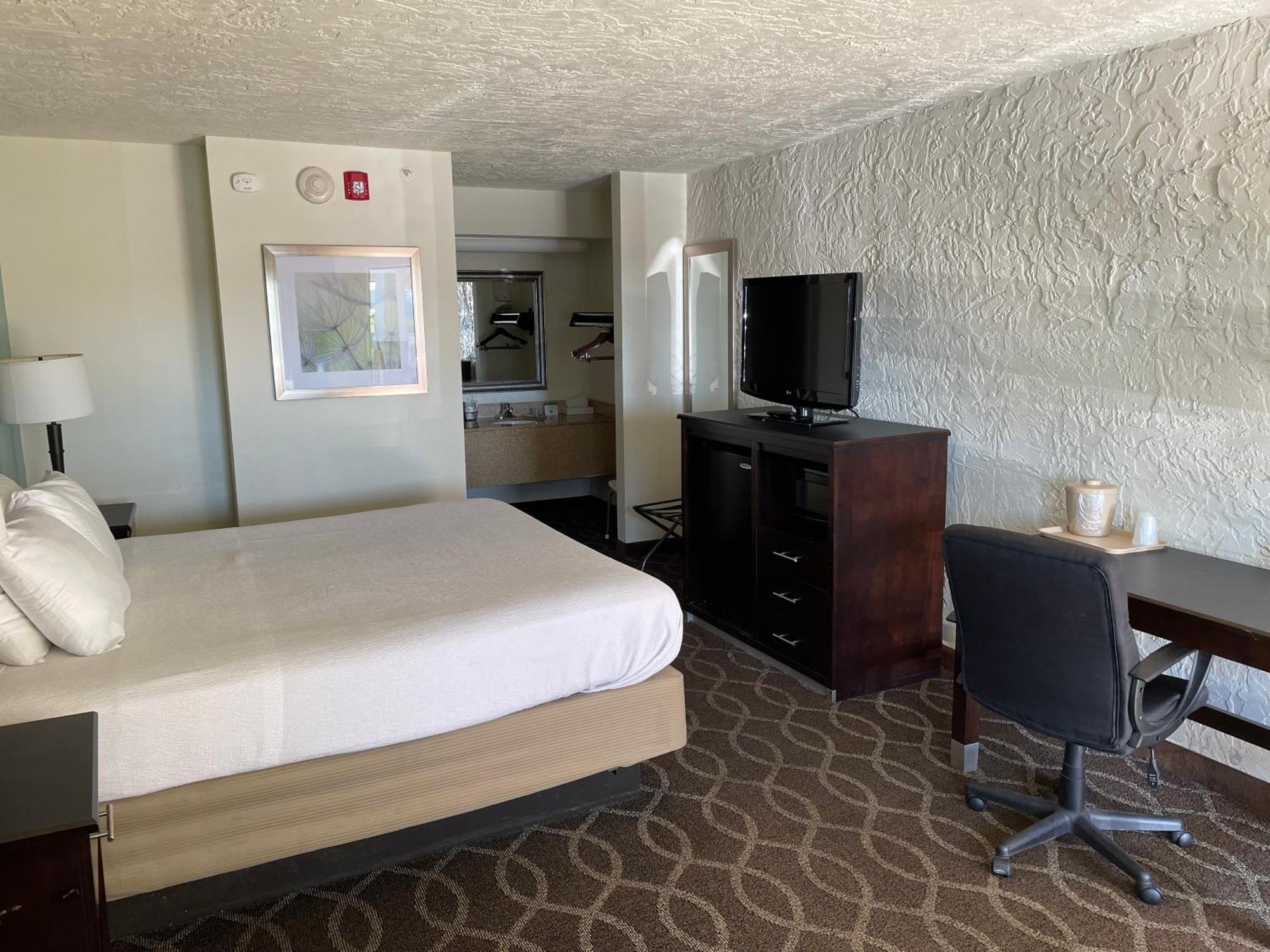 Quality Inn Clinton North מראה חיצוני תמונה