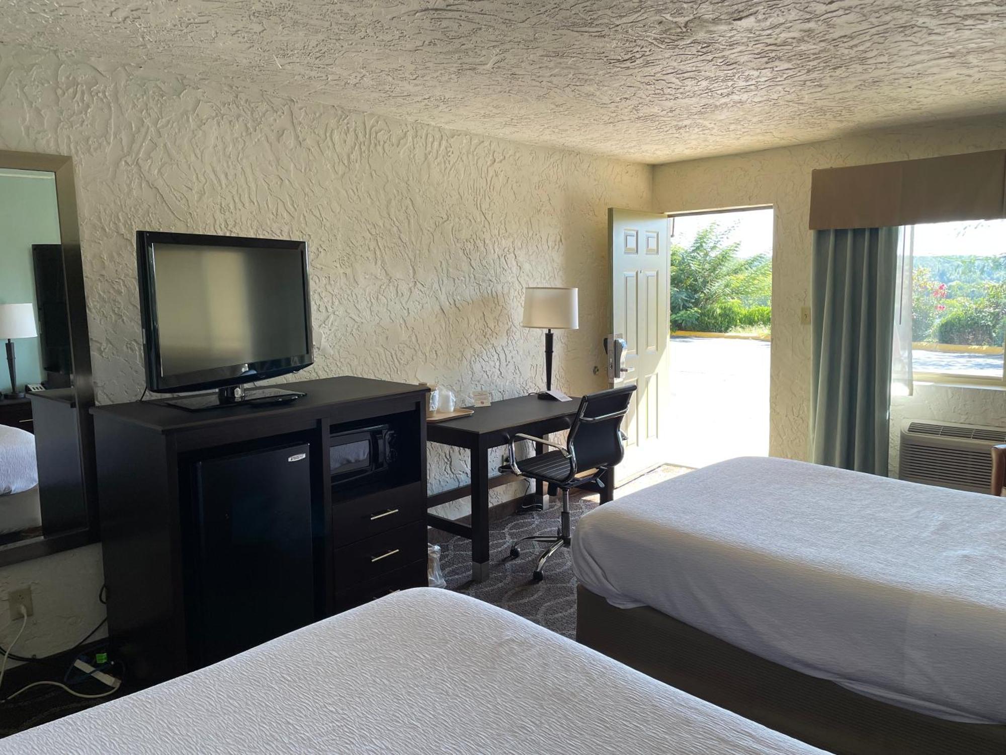 Quality Inn Clinton North מראה חיצוני תמונה