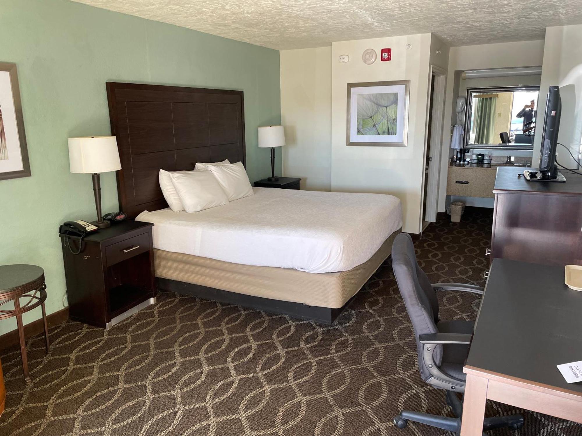 Quality Inn Clinton North מראה חיצוני תמונה